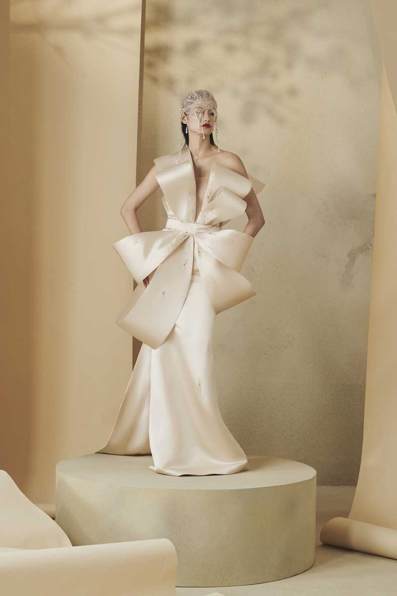 Á hậu Quỳnh Anh tỏa sáng với vẻ đẹp trong trẻo, tựa “nàng thơ”