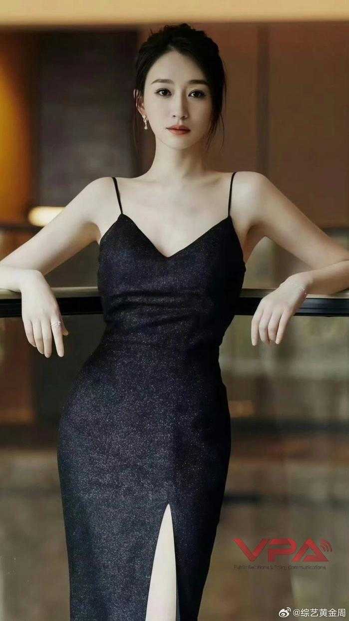 Bí quyết “lão hóa ngược” của Lý Tiểu Nhiễm ở tuổi ngũ tuần