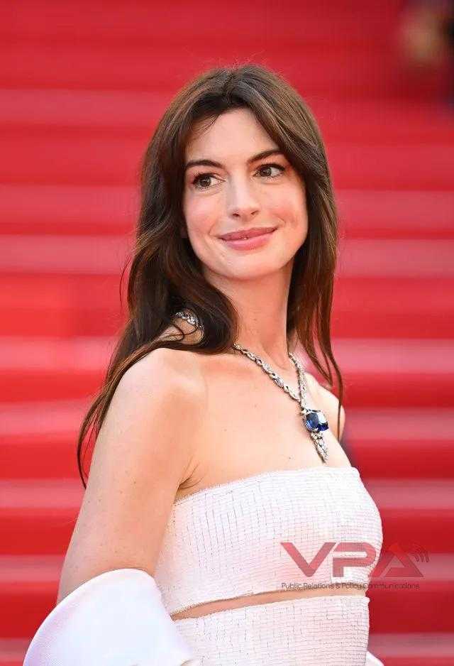 Anne Hathaway được vinh danh Người đẹp nhất thế giới 2026